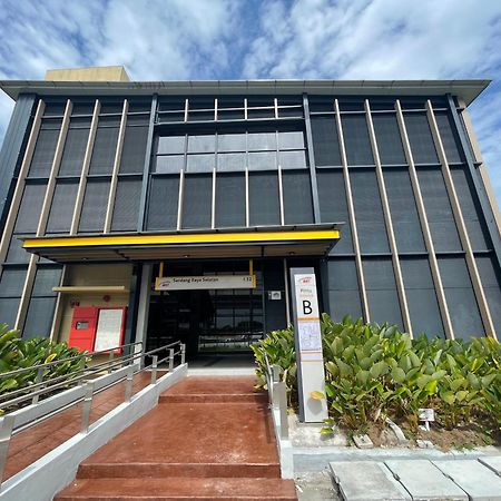 Qaiser Executive Stay East Lake Residence Kampong Bohol Екстер'єр фото